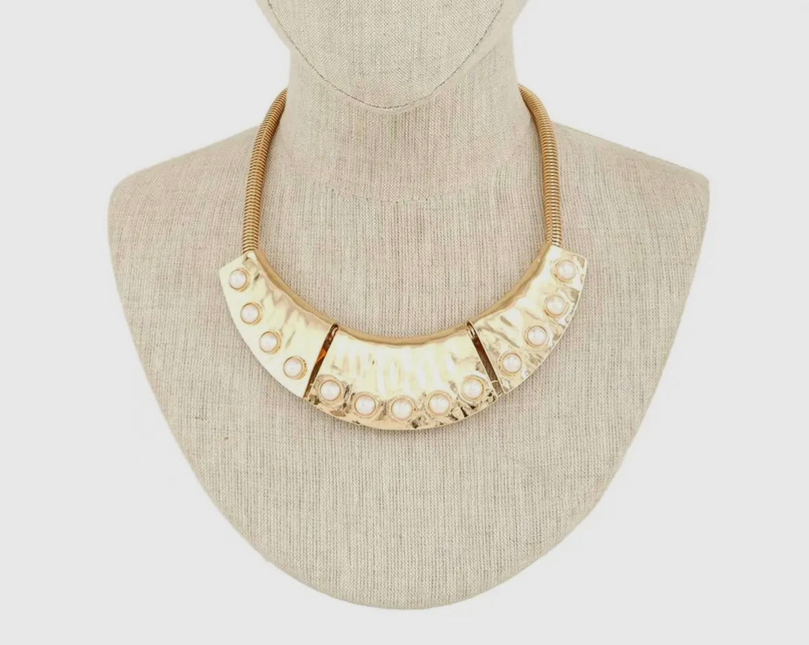 Harlow - Hammered Gold & Pearl Necklace